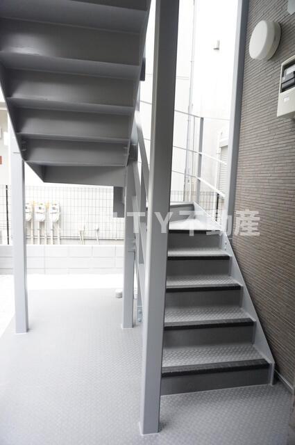 エントランス　落ち着いたエントランスです