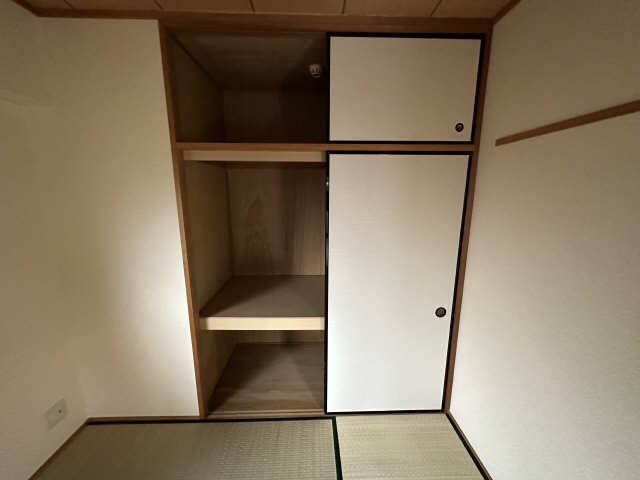 収納　オートロック