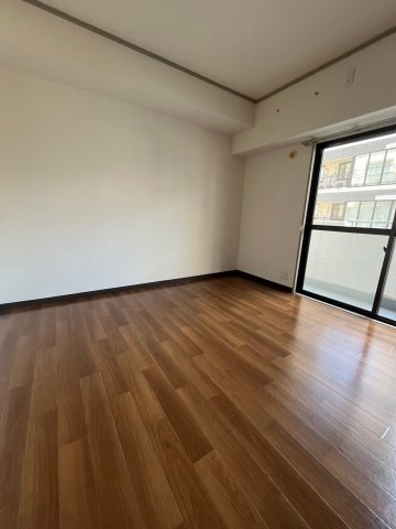 居室・リビング　こちらの居間で趣味の時間をお楽しみください