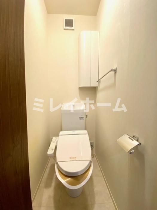 トイレ　同建物内、別のお部屋の参考写真になります。