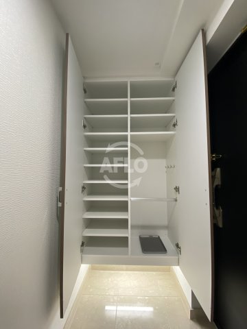 収納　リーガル靱本町　シューズボックス