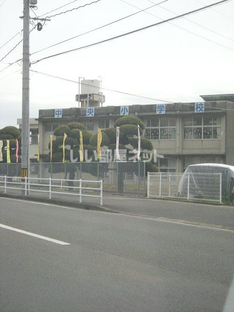小学校　大村市立中央小学校（小学校）まで491m