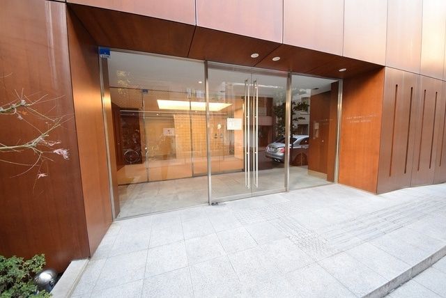 エントランス　お問合せは(株)タウンハウジングレジデンス事業部　赤坂店・…