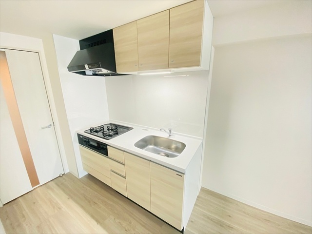 キッチン　同一建物内６０３号室内装写真転載
