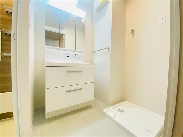 洗面設備　同一建物内６０３号室内装写真転載