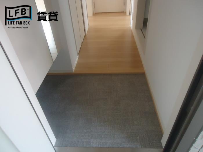 玄関　※写真は203号室です