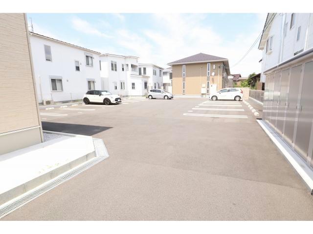 駐車場　駐車場