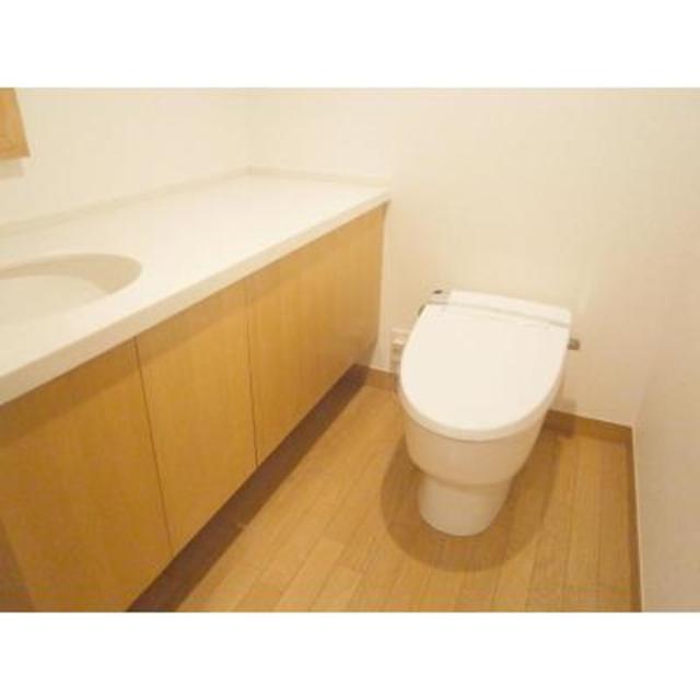 トイレ　※写真は同タイプ住戸です。