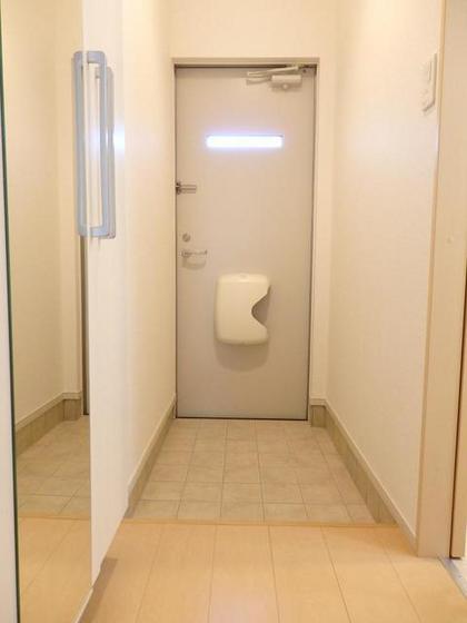 玄関　※掲載写真は同マンション別部屋参考写真となります。