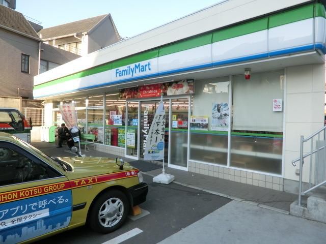 コンビニ　ファミリーマート（コンビニ）まで500m
