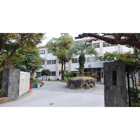 小学校　福岡市立東住吉小学校（小学校）まで1046m
