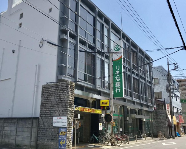 銀行　りそな銀行 鶴間支店（銀行）まで366m