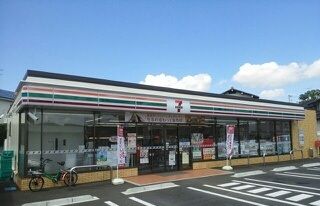 コンビニ　セブンイレブン 栄安食駅前店（コンビニ）まで400m
