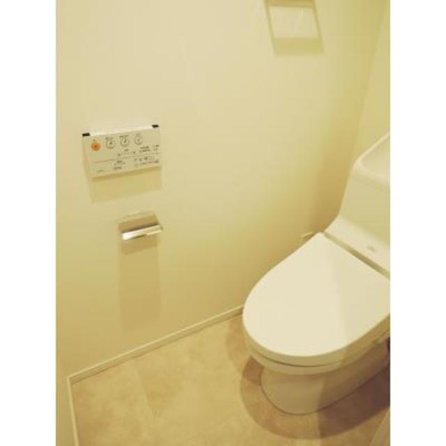 トイレ　※写真は同タイプ住戸です。