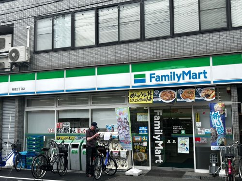 コンビニ　ファミリーマート 梅香三丁目店（コンビニ）まで489m