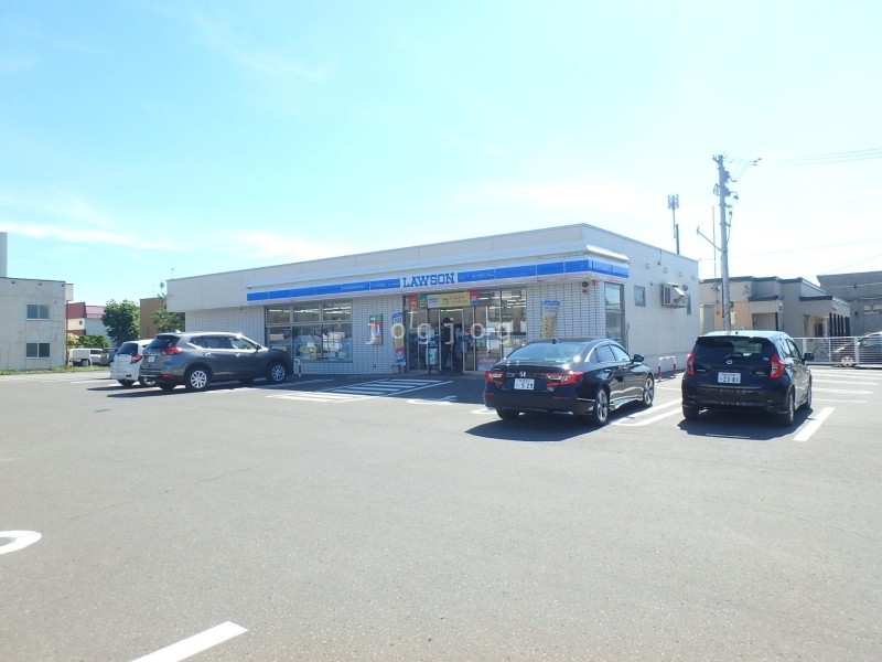 コンビニ　ローソン士別大通西三丁目店（コンビニ）まで322m