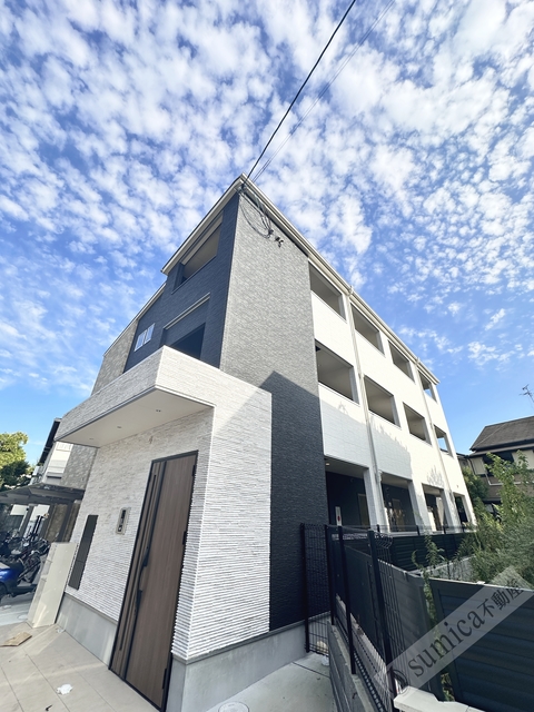 建物外観　ツートンカラーのお洒落な外観♪