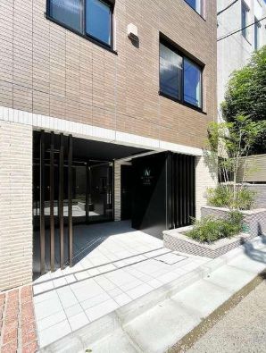 エントランス　落ち着いたエントランスです