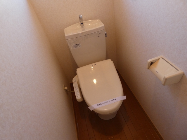 トイレ　写真は同タイプ別部屋のものです。