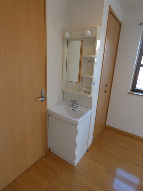 洗面設備　写真は同タイプ別部屋のものです。