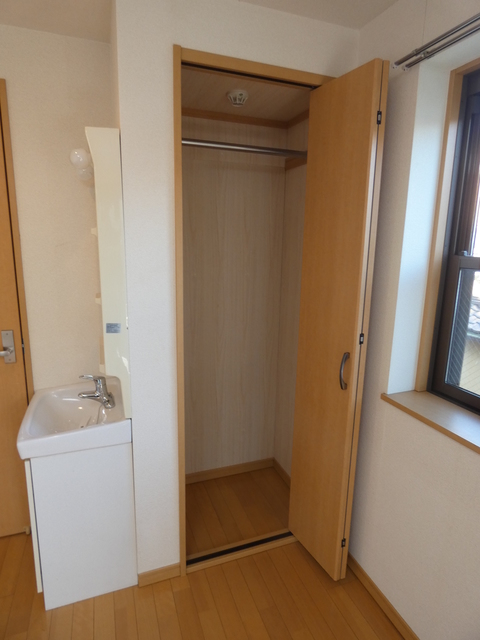 収納　写真は同タイプ別部屋のものです。
