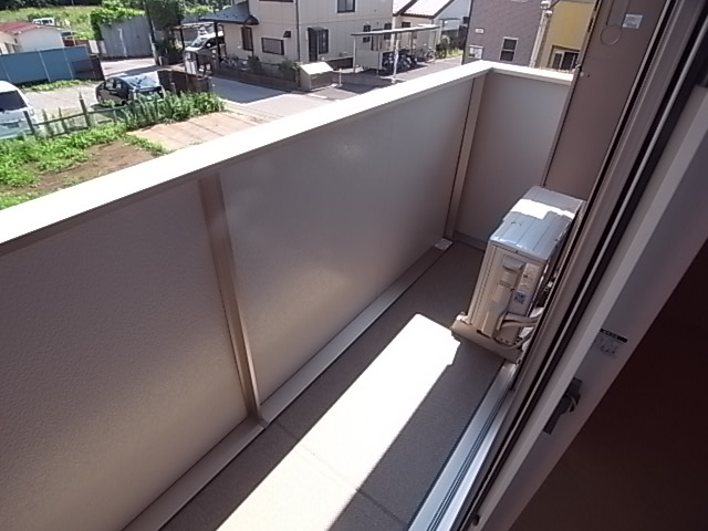 バルコニー　暖かな日差しのふりそそぐバルコニー