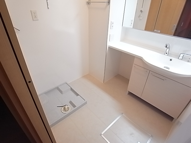 洗面設備　コンパクトで使いやすい洗面所