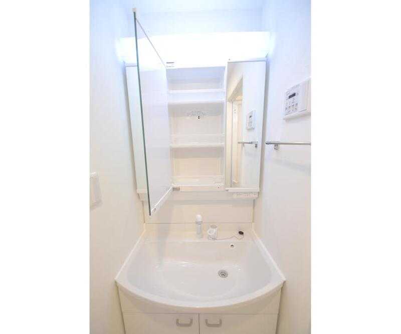 洗面設備　【南向き角部屋2面採光の明るいお部屋♪】おすすめ物件！
