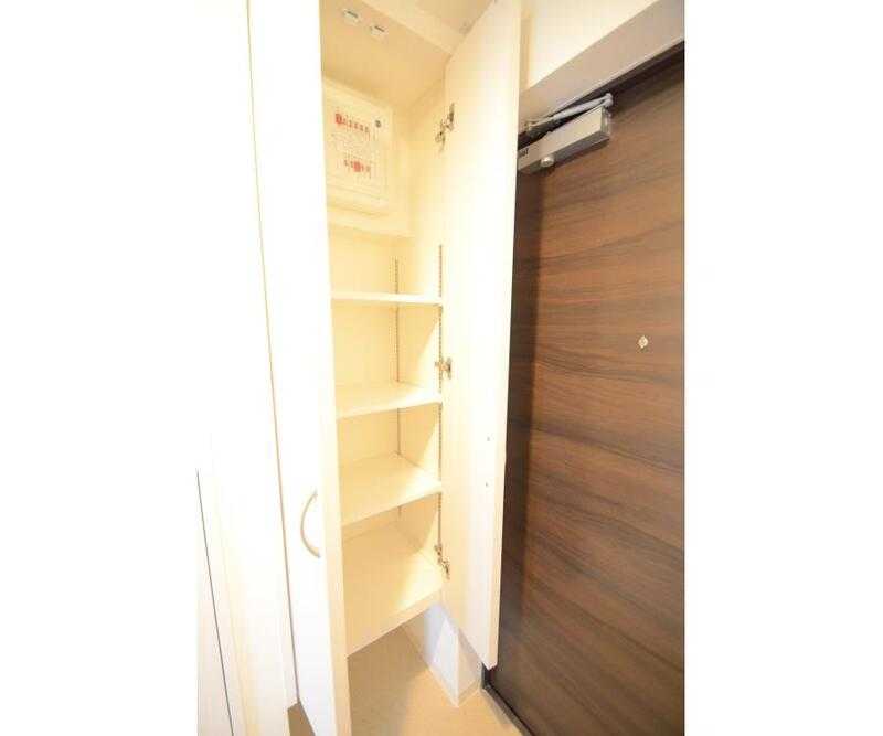 玄関　【南向き角部屋2面採光の明るいお部屋♪】おすすめ物件！
