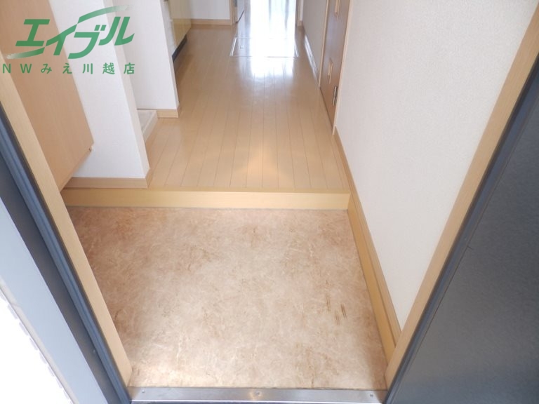 玄関　別部屋同型タイプです。
