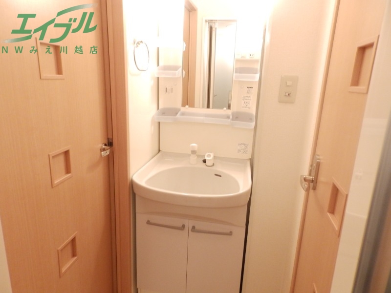 洗面設備　別部屋同型タイプです。