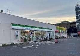 コンビニ　ファミリーマート巽中三丁目店（コンビニ）まで494m