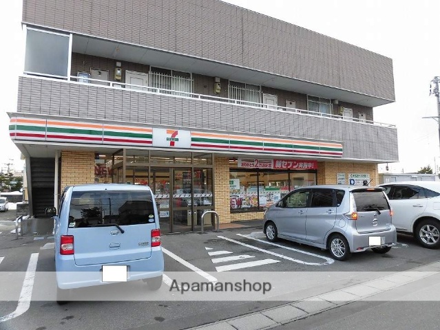 コンビニ　セブンイレブン（コンビニ）まで556m