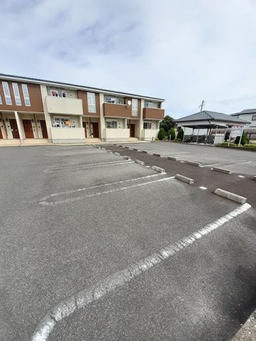 駐車場　車をお持ちの方に嬉しい駐車場付きの物件です