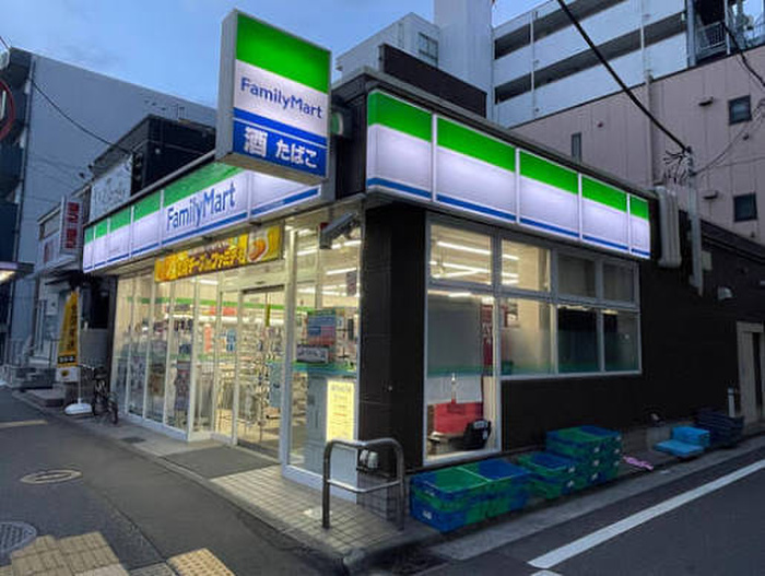 コンビニ　ファミリーマート 東白楽駅前店（コンビニ）まで260m