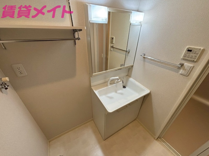 洗面設備　同型参考写真