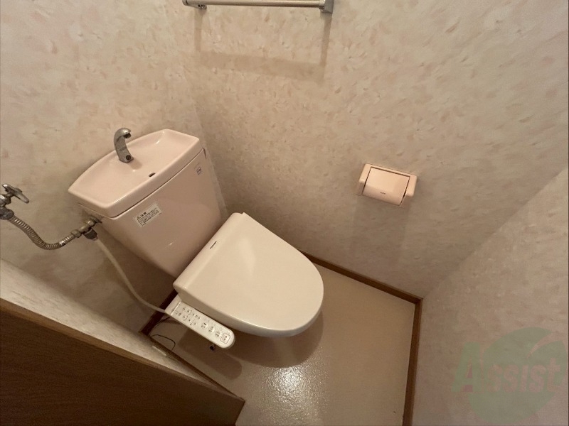 トイレ　こちらはトイレです。清潔感があり、安心して使用できます。
