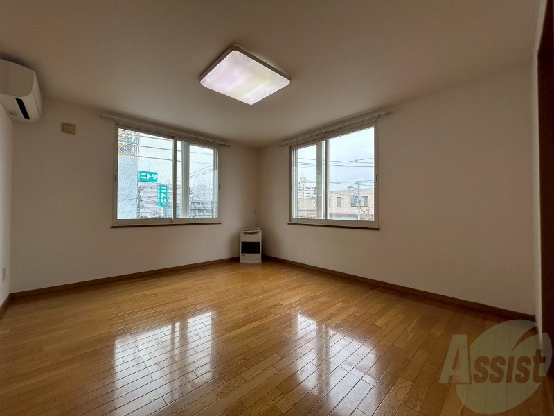 居室・リビング　広くてキレイなお部屋が広がっていて、充実した生活が送れそう。