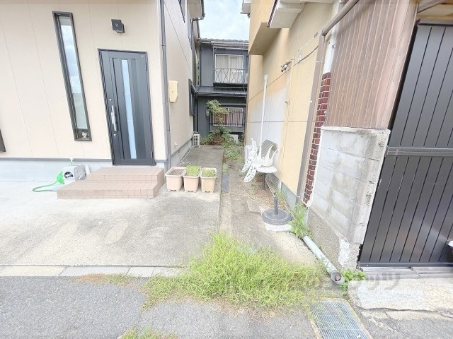 地下鉄東西線 蹴上駅 徒歩14分 2階建 築44年の外観写真