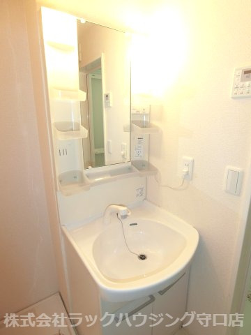 洗面設備　同仕様写真となります。