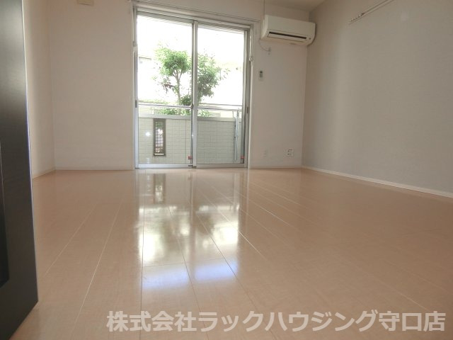 居室・リビング　同仕様写真となります。