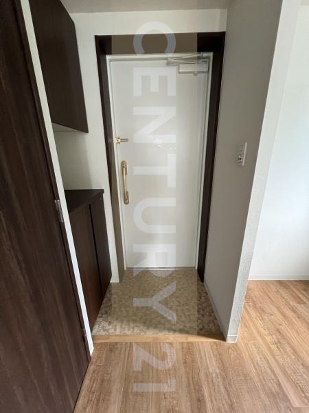 玄関　※他のお部屋の写真です。
