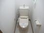 トイレ　落ち着いた色調のトイレです