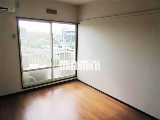 居室・リビング　南向きのお部屋です