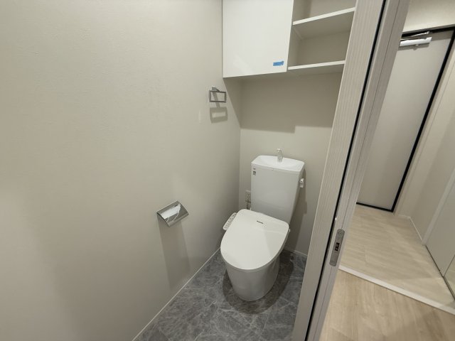 トイレ　温水洗浄便座付きのトイレです♪
