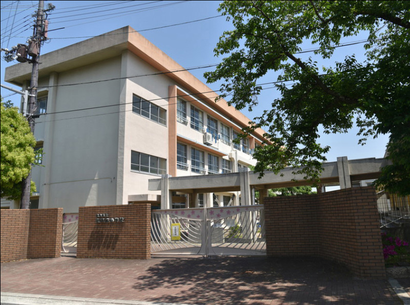 小学校　桜井谷小学校（小学校）まで1096m