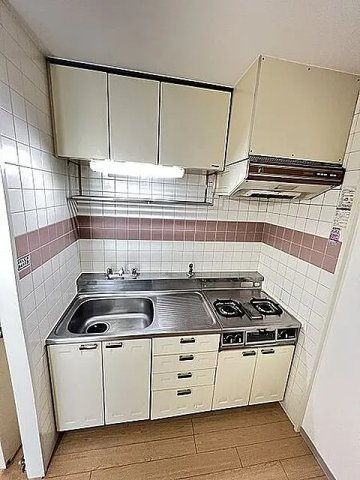キッチン　■グリル付き３口ガスコンロシステムキッチン