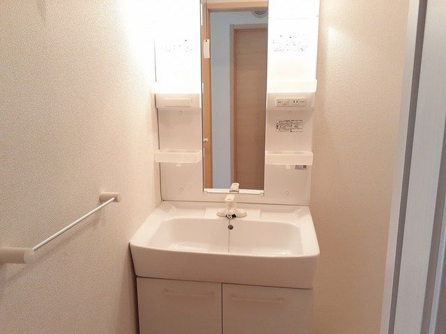 洗面設備　コンパクトで使いやすい洗面所