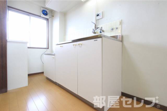 キッチン　※別の部屋の写真を流用しています。