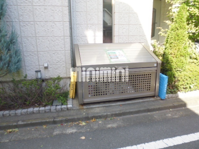その他部屋・スペース　エントランス前の生垣